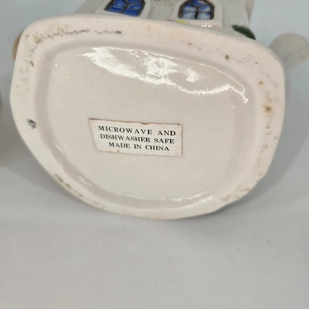 Vintage Style Ceramic Christmas Village Teapot and House‎ Set Holiday Decor